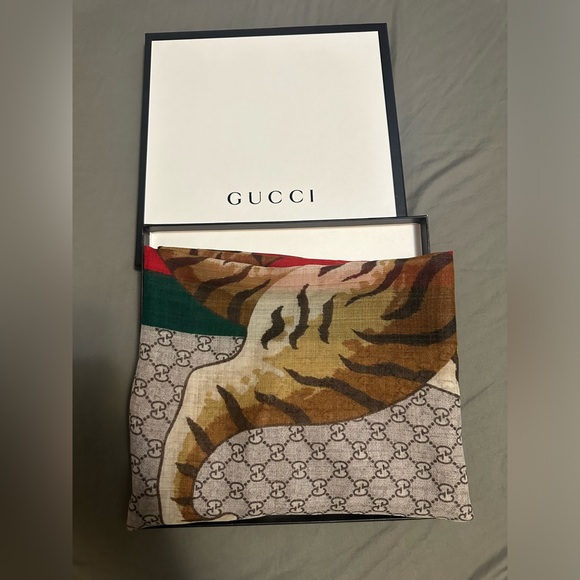Gucci Scarf - Picture 16 of 17